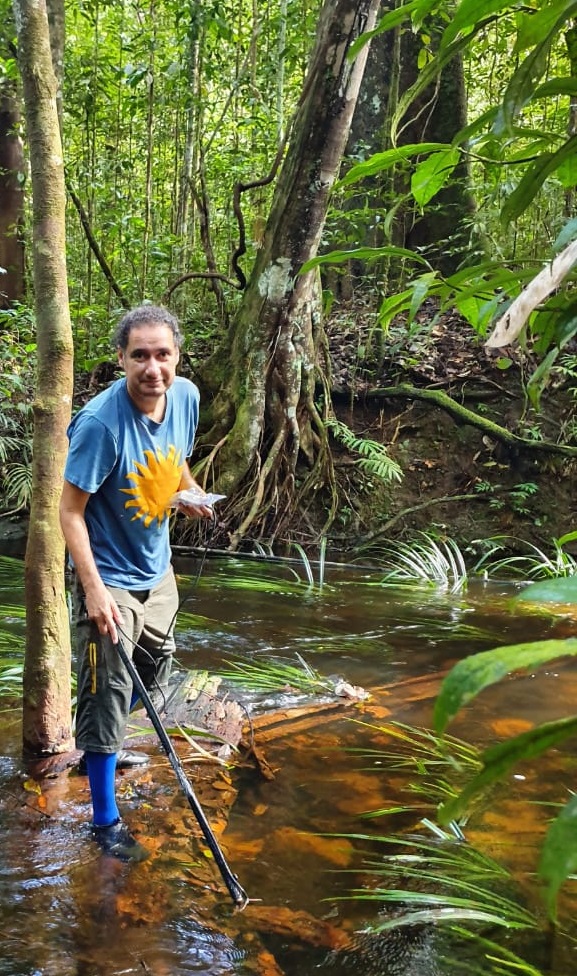 6a carlos david de santana desantana searching for electric eels 2 floresta nacional amapa 2019 pitcure by e. kauano