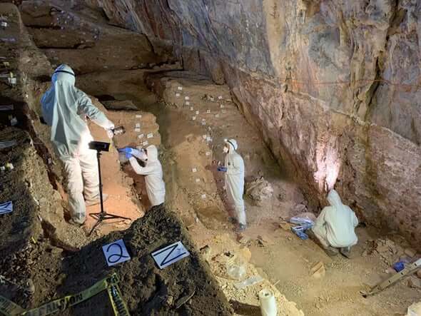 Investigadores cueva de Chiquihuite