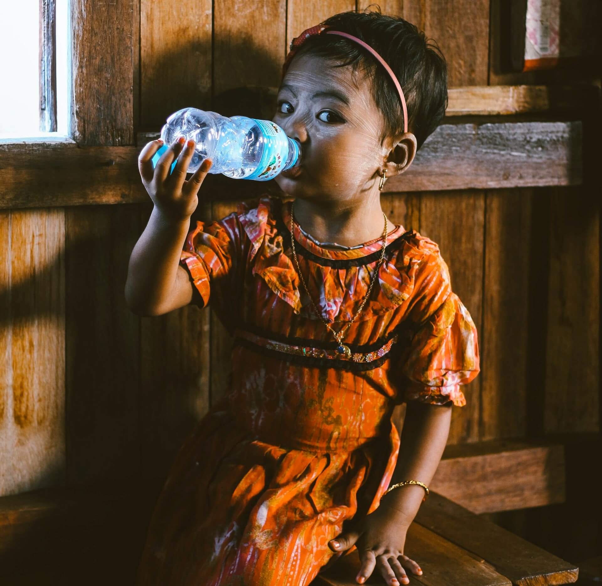 Niños pobreza agua