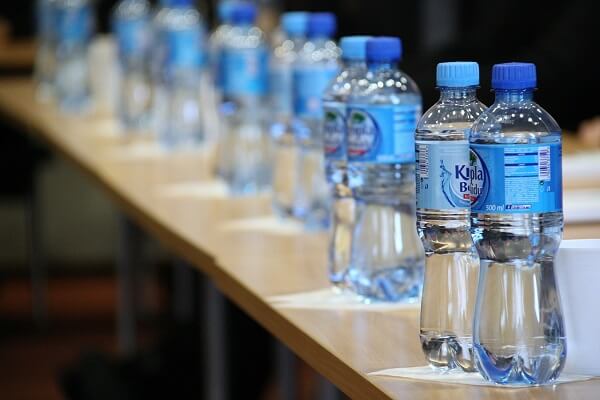 agua embotellada 600