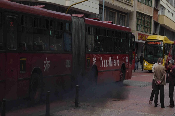 bus transmilenio contaminando600