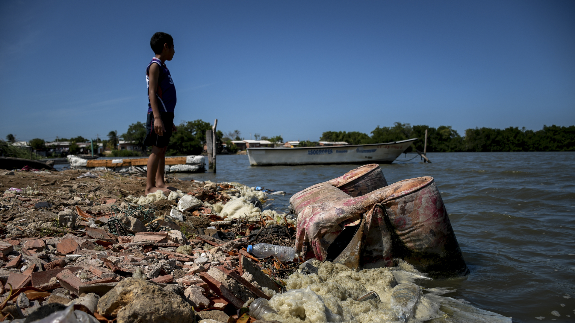 Contaminación y desconexión con el río Magdalena genera grave afectación a  humedales y peces en el Atlántico
