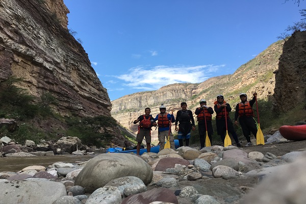 equipo en el río Chicamocha