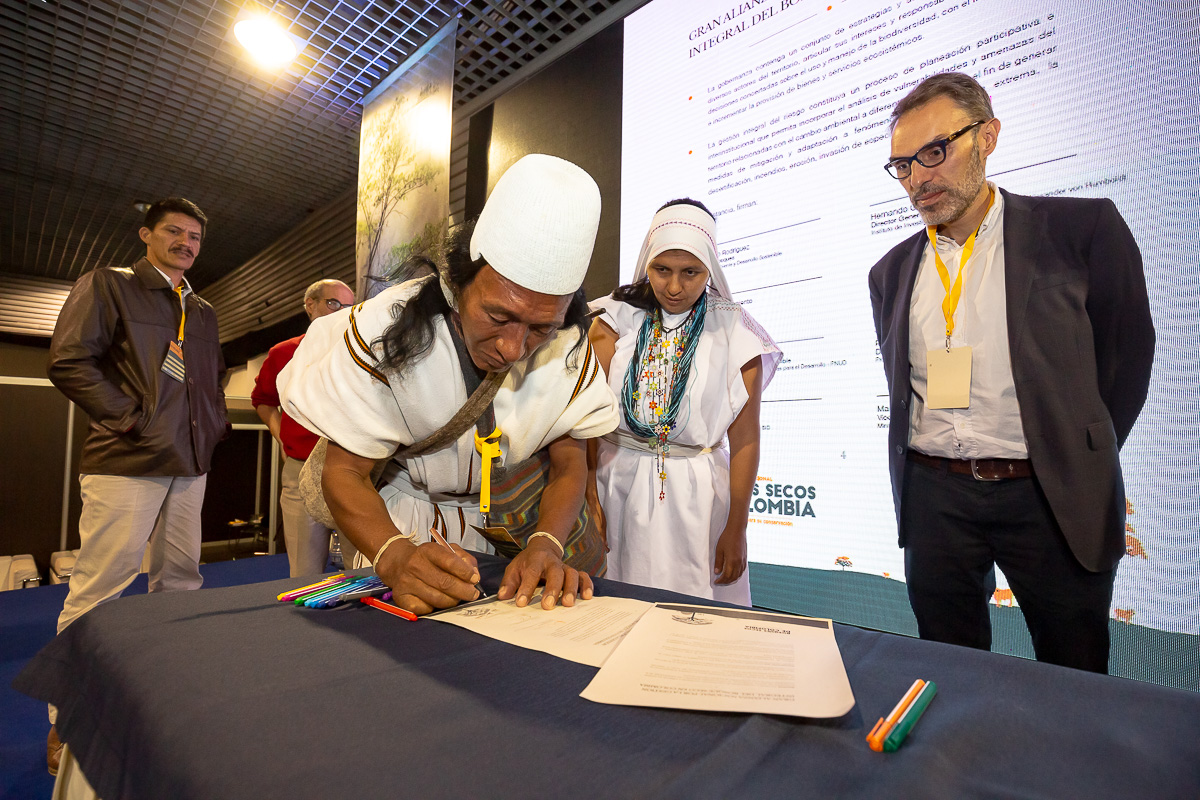 firma pacto bosque